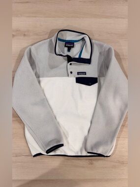 Patagonia Light Gray and Navy Snap-T Fleece Pullover